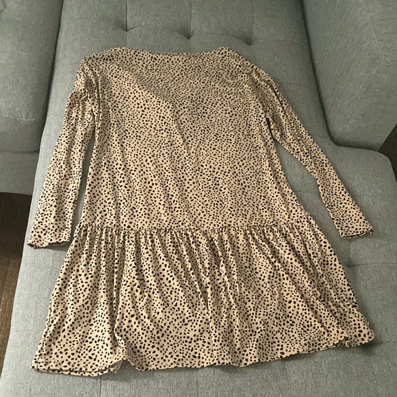 Tan and black dress dots pattern - Picture 2 of 3